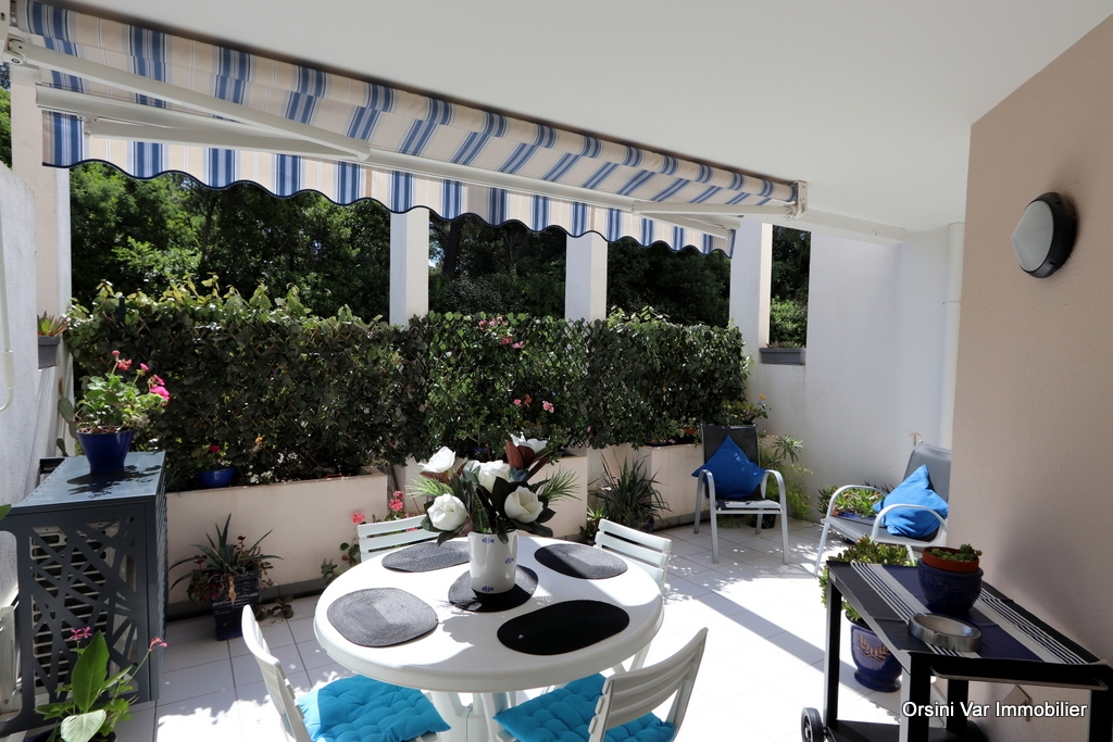 location-de-vacance-st-raphael-bord-de-mer-residence-acquarine